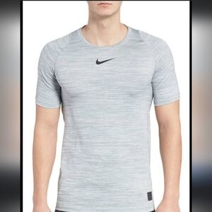 Nike Pro Men’s Short Sleeve Shirt Heathered Gray Slim Fit M